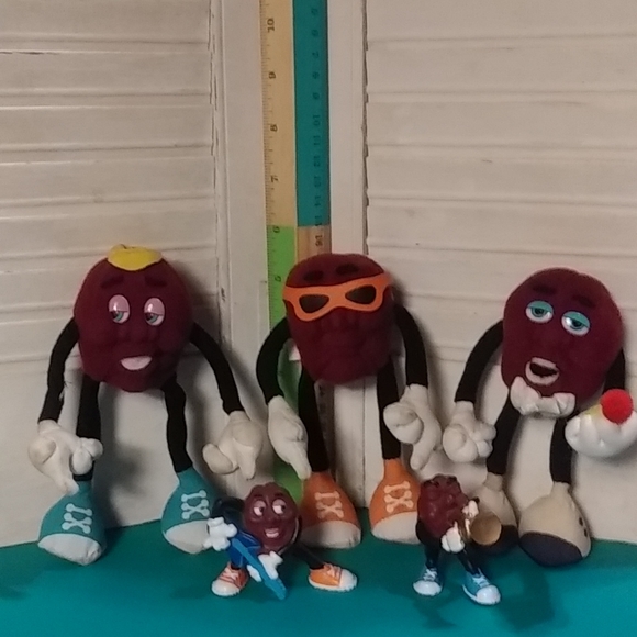 Vintage 1980's California Raisins Bendable & PVC Figurines Set of 5 - Picture 1 of 7